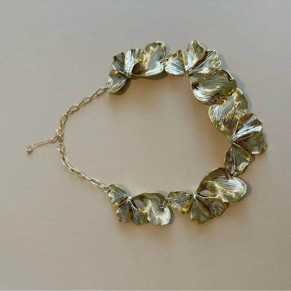 Elegant Gold Floral Necklace N1472